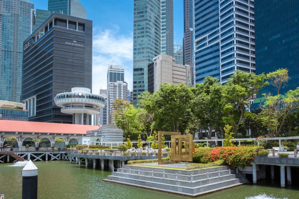 新加坡莱佛士坊临水商业建筑与绿地